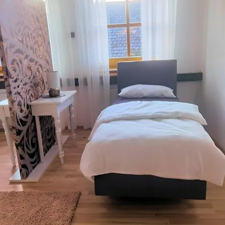 Alte Bank Apartment *