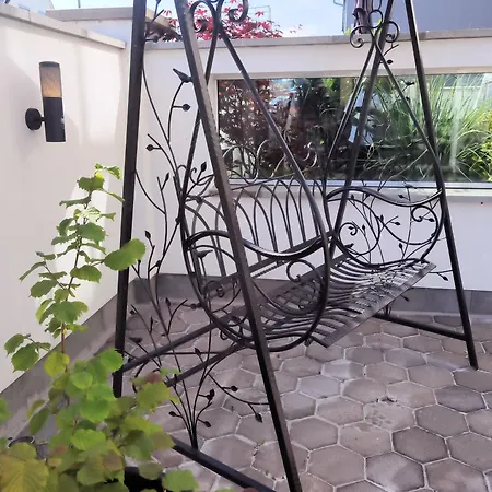 Alte Bank Apartment Rodental